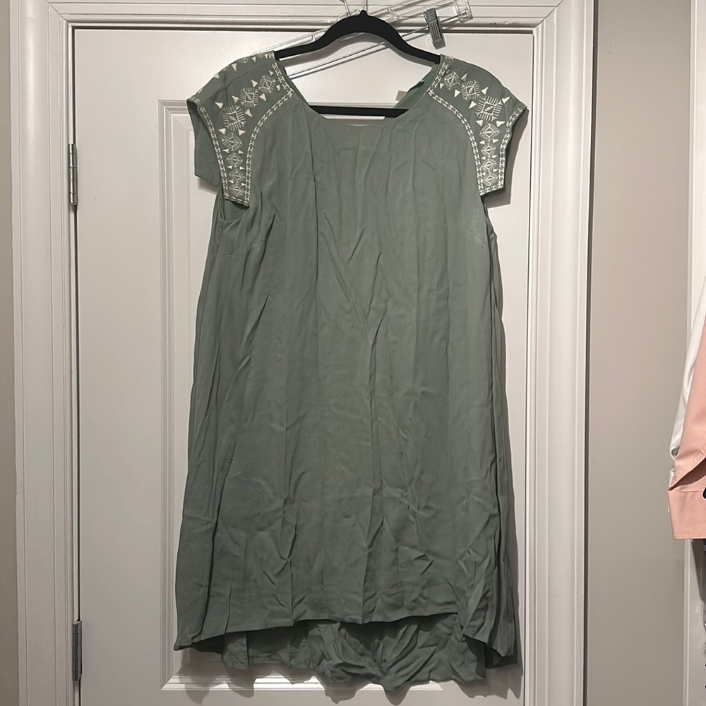 Green shift dress with embroidery